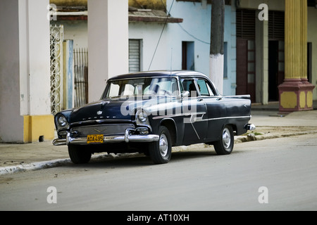 Alte amerikanische Chevy (Chevrolet) sitzt in Moran (Kuba) geparkt. Amerikanische Oldtimer sind in Kuba gesehen. Stockfoto