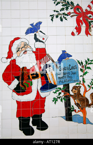 Santa Claus Wandbild an der Wand der Nordpol Weihnachtsshop Alaska USA Stockfoto