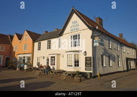 "Das Angel Hotel" auf dem Marktplatz von Lavenham, Suffolk, UK, 2008 Stockfoto