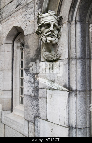 Detail der Gotischen Stil Stein Köpfe von Edward Smythe und sein Sohn John, Dublin Castle, Dublin, Irland Stockfoto