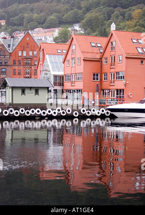 Blick auf Bryggen, Bergen vom Torget Fischmarkt Stockfoto