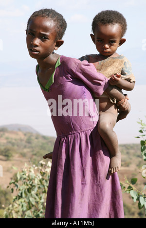 Hungrige afrikanische Kinder in Äthiopien Stockfoto