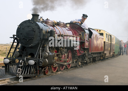 Dampf-Lokomotive der Romney Hythe und Dymchurch Railway bei Dungeness station Stockfoto