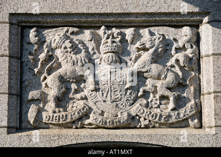 Falmouth, Cornwall, UK. Pendennis Castle. Königlichen Wappen über dem Eingang in die Kaserne Stockfoto