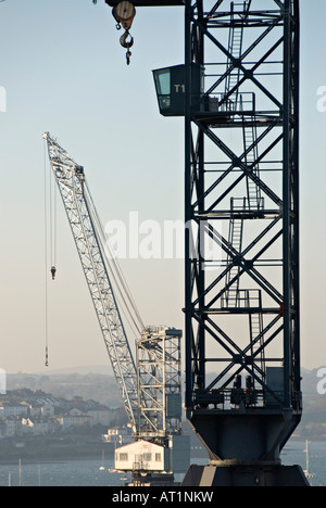 Falmouth Docks, Cornwall, UK. Werft-Krane Stockfoto