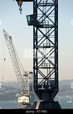 Falmouth Docks, Cornwall, UK. Werft-Krane Stockfoto