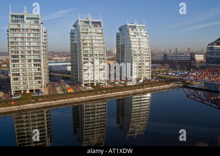 NV-Gebäude und Huron Waschbecken Salford Quays Stockfoto