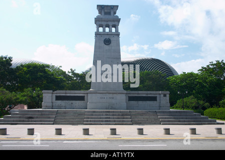 Kenotaph in der Esplanade-Park mit der Concert Hall in den Hintergrund, Singapur Stockfoto