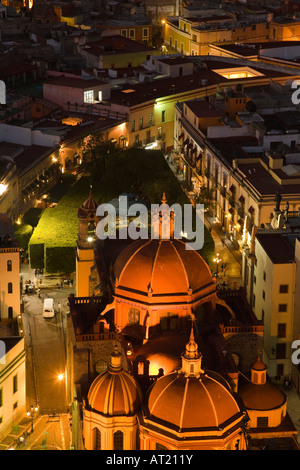 Mexiko Guanajuato Überblick über el Jardin De La Union und San Diego Kirche von El Pipila Denkmal bei Nacht-Innenstadt Stockfoto