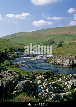 Ein Bauernhof durch den Fluß Coquet in den Cheviot Hills, Northumberland National Park, Großbritannien Stockfoto