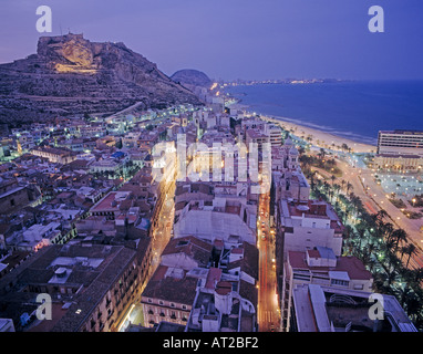 Alicante, Provinz Alicante. Hauptstadt der Costa Blanca Spanien.  Blick auf die Burg Santa Bárbara. Stockfoto
