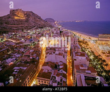 Alicante, Provinz Alicante. Hauptstadt der Costa Blanca Spanien.  Blick auf die Burg Santa Bárbara. Stockfoto