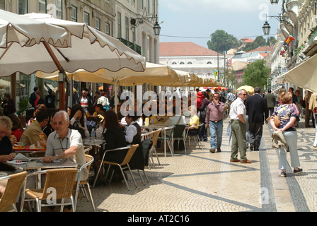 Belebten Straße Café im Freien in Rua Augusta Baixa Bezirk Lissabon Portugal Stockfoto