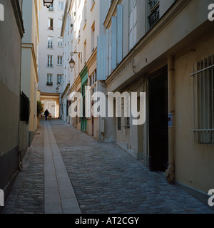 Kleine Straße in Paris Stockfoto