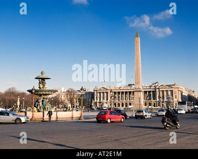 Place De La Concorde, Luxor Obelisk, Brunnen und Hotel de Crillon in Paris, Frankreich, Europa Stockfoto