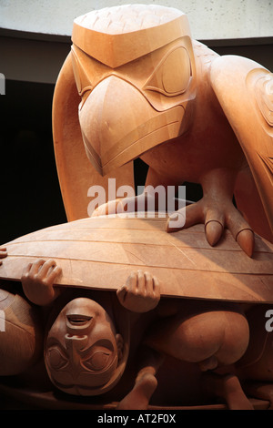 Haida-Künstler Bill Reid s der Rabe und die ersten Menschen carving Museum der Anthropologie University of British Columbia Vancouver BC Stockfoto