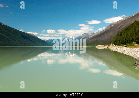 Reflexionen im Moose Lake, Mount Robson Provincial Park, Britisch-Kolumbien, Kanada. Stockfoto