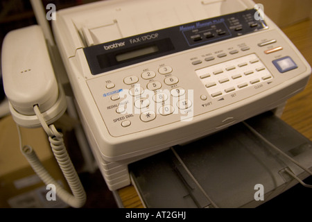 Büro-Telefon-Fax und Anrufbeantworter Stockfoto