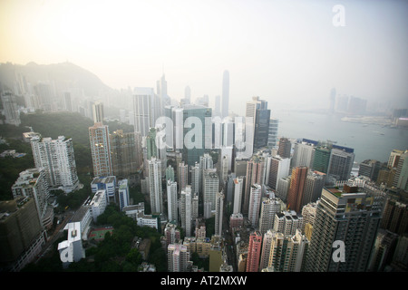 Blick auf Hong Kong aus dem Drehrestaurant "R66" in Hopewell Center Stockfoto