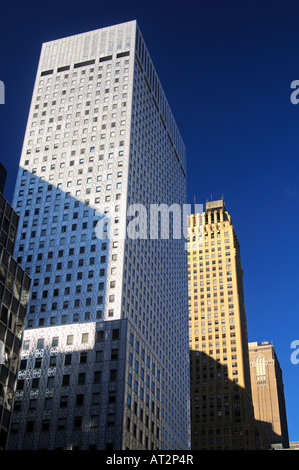 Drei Generationen der Hochhäuser im Big Apple 42d Street Manhattan New York USA Stockfoto