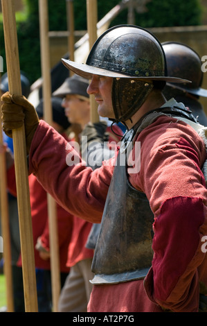 17. Jahrhundert Bürgerkrieg Pikeniere gespielt von Re-enactment sealed Knot englischer Bürgerkrieg Stockfoto