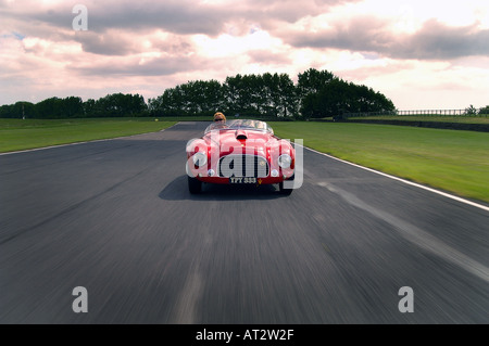 Sally Mason Styrron Fahrt ihr 1950 Ferrari 166 Barchetta rund um die Rennstrecke Bild von Andrew Hasson 10. August 2005 Stockfoto