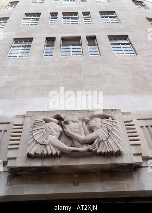 Eric Gill skulpturale Panel Darstellung "Ariel himmlische Musik zu hören" BBC Broadcasting House Portland Place London Stockfoto