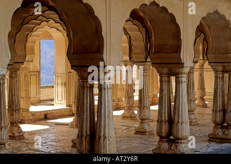 Einer der vier großen Innenhöfe von Amber Palace, Amer in der Nähe von Jaipur IN Stockfoto