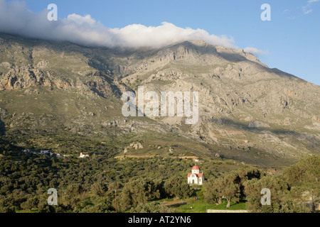 eine einsame Kirche im Berggebiet nahe Spili auf der griechischen Insel Kreta Stockfoto