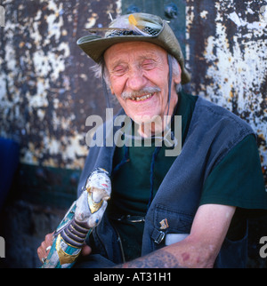 Ein Anbieter in Brick Lane Flohmarkt an einem Sonntagmorgen East End London UK Stockfoto