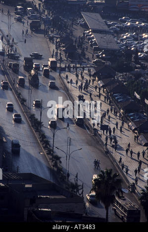 Am frühen Morgen Pendler in die Innenstadt von Bus und Taxi-Station in Amman Jordanien Stockfoto