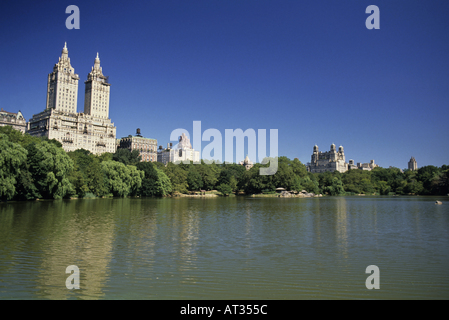 USA New York Manhattan - Die San Remo-Gebäude vom Central Park aus. 1990er Jahre Stockfoto