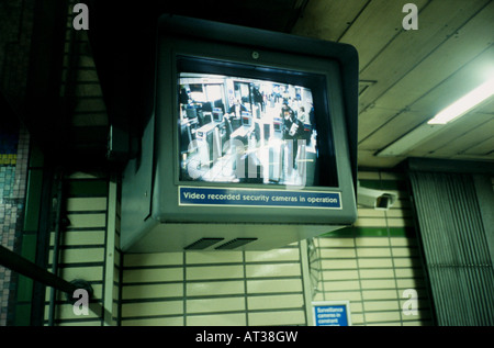 Eine Überwachungskamera in einer u-Bahnstation Stockfoto