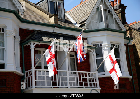 England Fahnen aus Haus in Chiswick, West London, WM 2006 Stockfoto