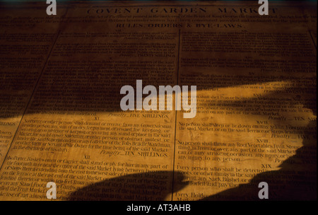 Alte Statuten im Herzen von Covent Garden London Uk Stockfoto