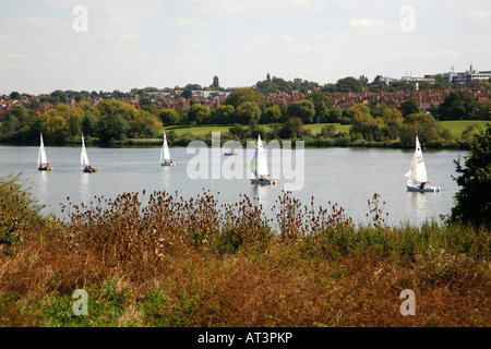 Segeln auf dem Waliser Harfe in Neasden, London Stockfoto