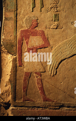 Dekorierte Wand eingeschrieben mit Figuren und Hieroglyphen Ägypten Stockfoto