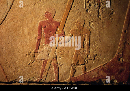 Dekorierte Wand eingeschrieben mit Figuren und Hieroglyphen Ägypten Stockfoto