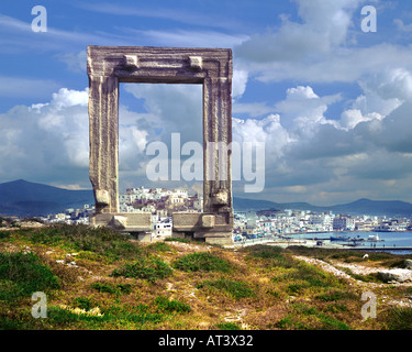 GR- KYKLADEN: Portara auf Naxos Stockfoto
