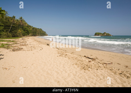 Costa Rica Karibik Küste Puerto Viejo de Talamanca Cocles einsame Sonnenanbeter am weichen Sandstrand Stockfoto