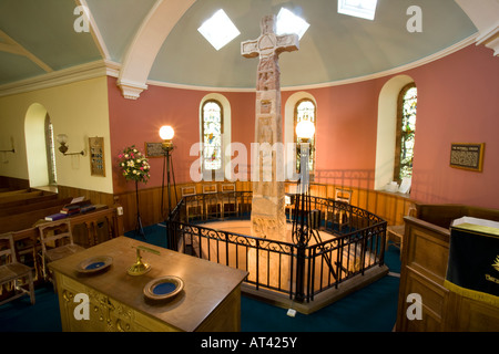 Ruthwell Cross in der Nähe von Annan ist ein 8. Jahrhunderts Anglo Saxon Kreuz geschnitzt im Northumbrian Stil Runenkästchen Kirche Scotland UK Stockfoto