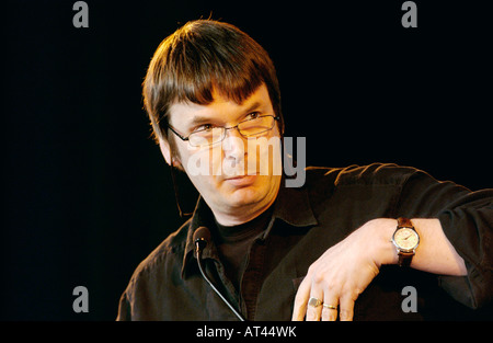 Schottischer Autor Ian Rankin, auf der Bühne bei The Guardian Hay Festival 2007 Hay on Wye Powys Wales UK EU befragt Stockfoto