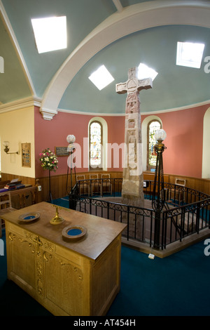 Ruthwell Cross in der Nähe von Annan ist ein 8. Jahrhunderts Anglo Saxon Kreuz geschnitzt im Northumbrian Stil Runenkästchen Kirche Scotland UK Stockfoto