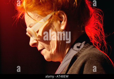 Englische Modedesignerin, die Dame Vivienne Westwood The Guardian Hay Festival 2007 Hay on Wye Powys Wales UK EU abgebildet Stockfoto