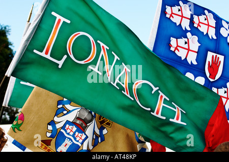 Flagge und Wappen Wappen Lonach Highlander. Lonach sammeln und Highland Games am Strathdon, Grampian Region, Schottland Stockfoto