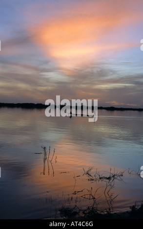 Einbaum auf dem Fluss Niger, Mali, Westafrika Stockfoto
