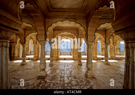 Einer der vier großen Innenhöfe von Amber Palace, Amer in der Nähe von Jaipur IN Stockfoto