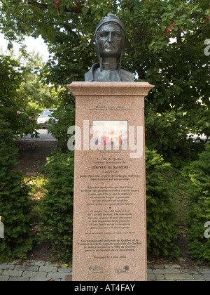 Eine Statue in Denkmal für Dante Alighieri (1265-1321) befindet sich auf Rue Saint Louis in Quebec City, Kanada Stockfoto