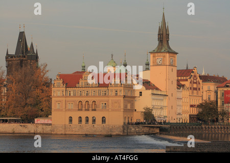 Das Smetana-Museum am Novetneho Lavka von der alten Stadt Wasserturm mit den alten Turm im Hintergrund Stockfoto