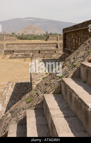 Blick auf die Treppe des Quetzalcoatl (gefiederte Schlange) Pyramide Tempels in Teotihuacan, Mexiko. Stockfoto